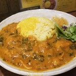 SPICY CURRY 魯珈 - お麩が味噌汁を連想させる。南インド風ダルカレーのライス大盛