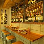 ワインの酒場。ディプント - 落ち着いたカウンターもよし！