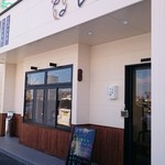 中華食堂 レンゲ - ベーカリーのようなお店。