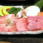 米沢牛・炭火焼肉 さか野 - 左から、ﾄﾛ上ｶﾙﾋﾞ､上ﾛｰｽ､ｻｻﾐ？ 