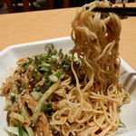 中国大明火鍋城 - 麺は歯切れがいいストレート細麺