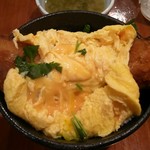 炉端バル さま田 - 玉子を割くと…