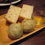 Osteria INOUE - 自家製フォカッチャとゼッポリーニ