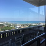 外食家くじら 北中城店 - 店内からの中城湾