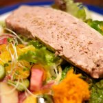 プールトワ - ランチコース 1900円 の田舎風パテとサラダ