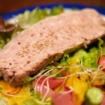 プールトワ - ランチコース 1900円 の田舎風パテとサラダ