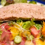 プールトワ - ランチコース 1900円 の田舎風パテとサラダ