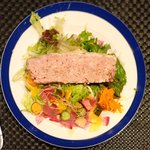 プールトワ - ランチコース 1900円 の田舎風パテとサラダ