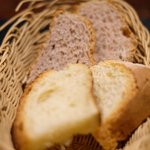 プールトワ - ランチコース 1900円 のくるみパン