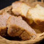 プールトワ - ランチコース 1900円 のくるみパン