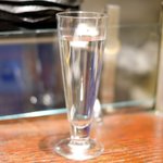 プールトワ - 店内のカウンター席の風景です