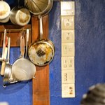 プールトワ - 店内のカウンター席の風景です