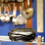 プールトワ - 店内のカウンター席の風景です