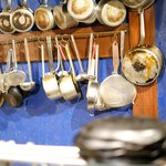 プールトワ - 店内のカウンター席の風景です