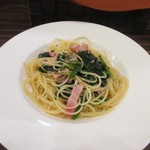 ティノ - パスタは私はベーコンとほうれん草を選びオイルベースソースで仕上げてもらいました。