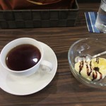 Tino - 最後はデザートのアイスクリームとコーヒーを頂いて昼からホテルである会議に向わせていただきました。