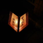 てっぱん料理 不愛荘 - 唯一の道からの目印（行灯）