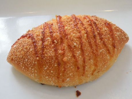 おかしのくに 本店 - さくらんぼ東根（パン）の写真