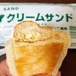 気仙沼パン工房 - コッペパンにピーナッツクリームがサンド