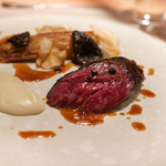 SUGALABO - 牛のさがりに菊芋ピューレとアンディーブともりゆ茸 