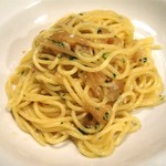 Torattoria Amazza - 新玉葱とアンチョビのスパゲティー