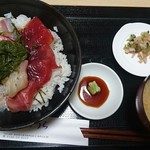 日本料理みうら - ランチ海鮮丼　800円