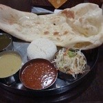 本格的インド・ネパール料理 シバ - カレーは、左からサグチキン、シーフード、マトンキーマ。