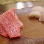 Sushidokoro Hitoshi - 鮪トロと鮫の湯引き
