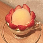 苺のトライフル 900円(税込)