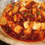 中国名菜 露天 - 麻婆豆腐丼 @1,080円
            豆腐が崩れていなくてキレイ…！辛さはあるけどコクもたっぷりで、ごはんの進む味。