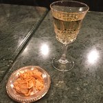 ダルマサーガラ - 白ワインとおつまみ