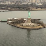 スターバックス - ジェットヘリから見た自由の女神