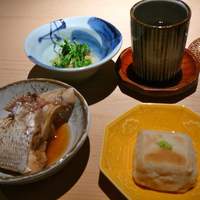 うち山 - 胡麻豆腐・鯛のあら・つぶ貝と豆苗◎2011/6