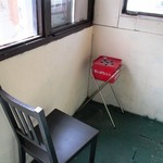 ロイヤルグリーン レストランアンドバー - 入口横の喫煙コーナー