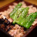 Kokuriko - 鶏重 1000円 の鶏そぼろ、獅子唐、鶏の炭火焼き