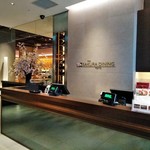 THE SAKURA DINING　TOKYO - [内観] 店内 フロント付近 全景♪ｗ