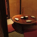 Kamiya Ichibe - 2階半個室のテーブル席。２～4名様でご利用いただけます。