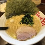 吟家 - 豚骨ラーメン+海苔増し (850円)