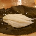 鮨 いとう - 白魚桜葉蒸し。