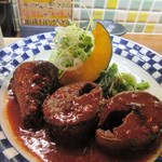 Shokudou Nizakana Shounen - 鯖の味噌煮は二日間じっくりと煮込んであるんであるんで骨ごと食べれます。
                        
                        食感は鯖と言うより牛頬肉の赤ワイン煮込みに似た食感です。
                        