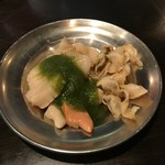 gopのアナグラ - タイ風帆立刺身　パクチーのタレバージョン（450円）