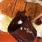 とんかつ まい泉 - このソースもたまらない