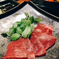 熟成ホルモン・山形牛 炭火焼肉 牛語 - つるんと綺麗なハツ