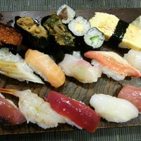 東鮨 新店 - ランチ１４貫にぎり（￥１０００）