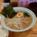 Ramendainingumangetsu - 魚介豚骨ラーメン(もやしトッピングサービス)