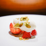 TACUBO - 栃乙女のミルクジェラートとピスタチオかけ