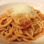 トラットリア 29 - 「スパゲットーニ　シエナ風　にんにくたっぷりトマトソース」：にんにくの旨みたっぷりのトマトソースが決め手！