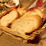 STEAK × WINE 肉バル LIMIT DISH - バゲット