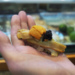 寿司栄 - アワビと雲丹とキャビアの握り