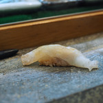 寿司栄 - 天草の寒鮃の握り